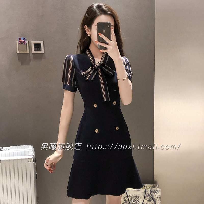 冷淡风职业夏2020新条纹v领连衣裙 奥曦连衣裙