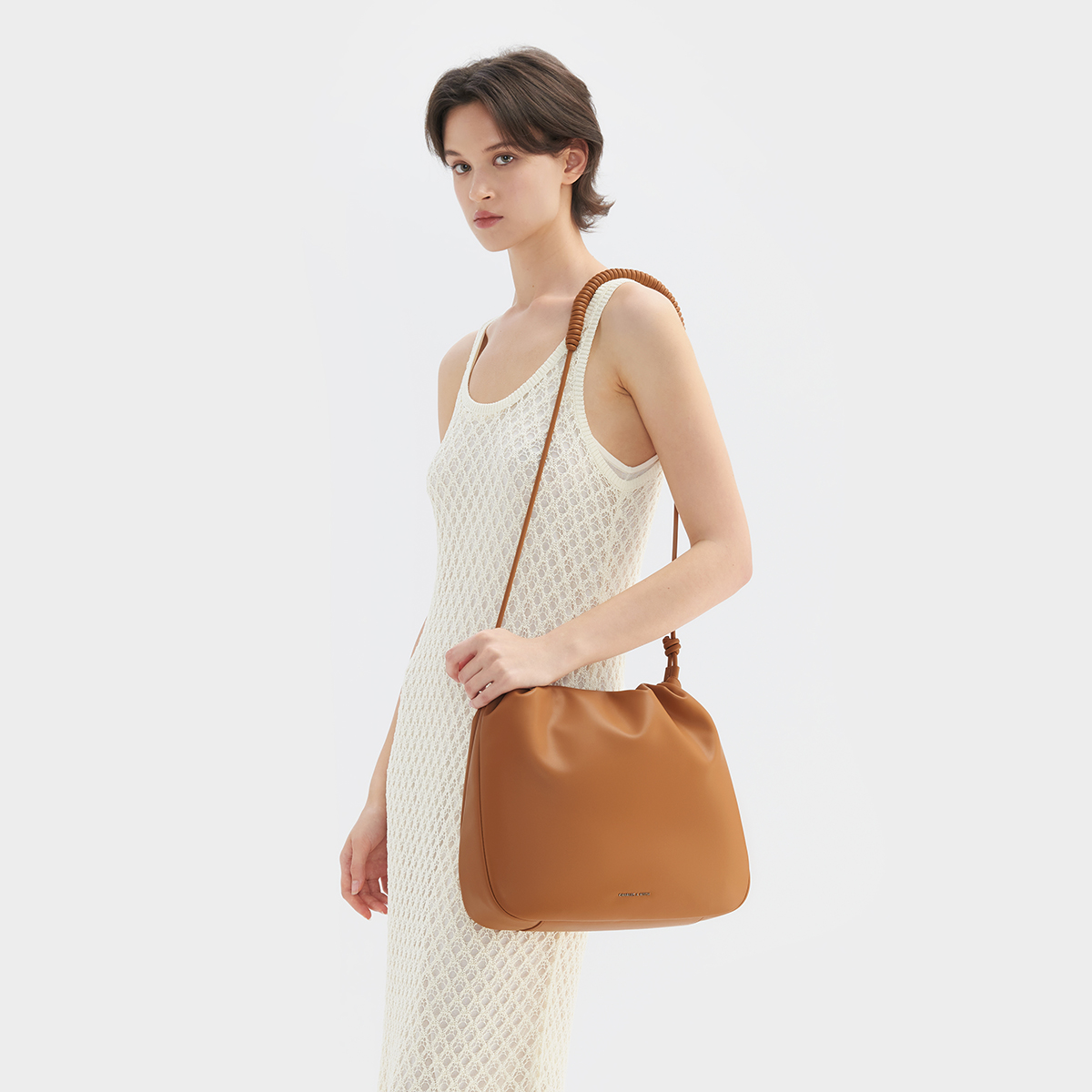 CHARLES&KEITH秋冬女包CK2-40782595柔软抽绳大容量单肩斜挎包 - 图0