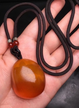 纯天然原石细腻蜜蜡吊坠