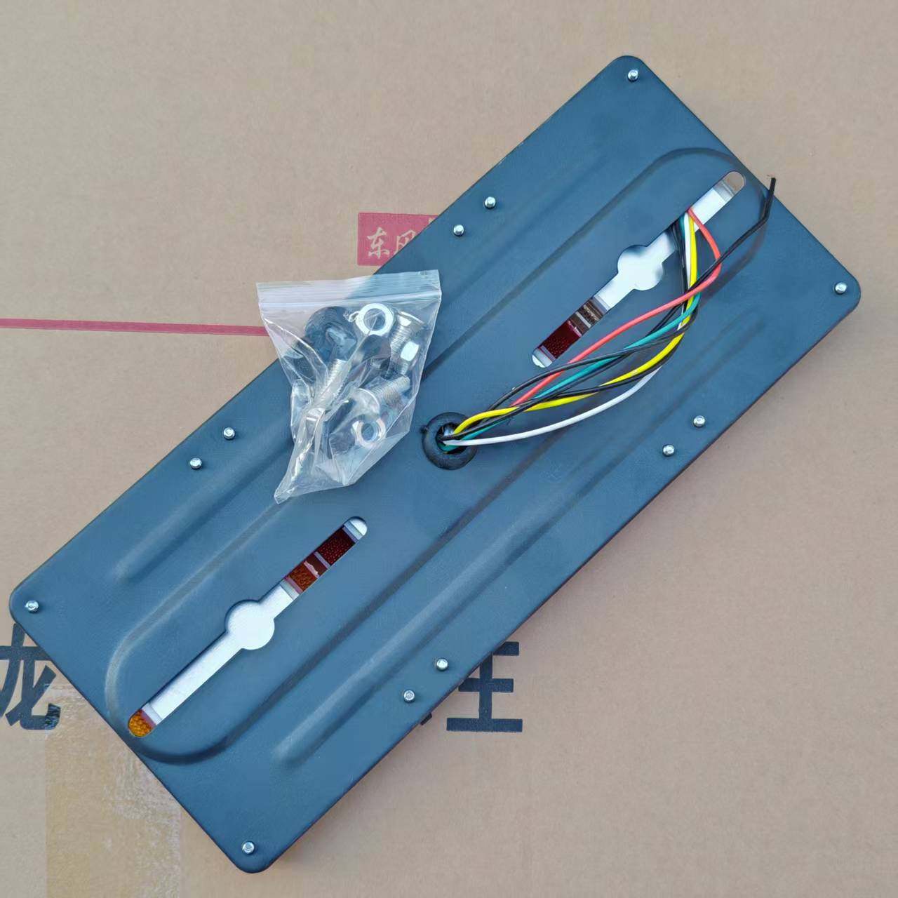 钻石140-2后尾灯高亮LED货车轻卡刹车转向倒车灯总成24v防水高亮 - 图0