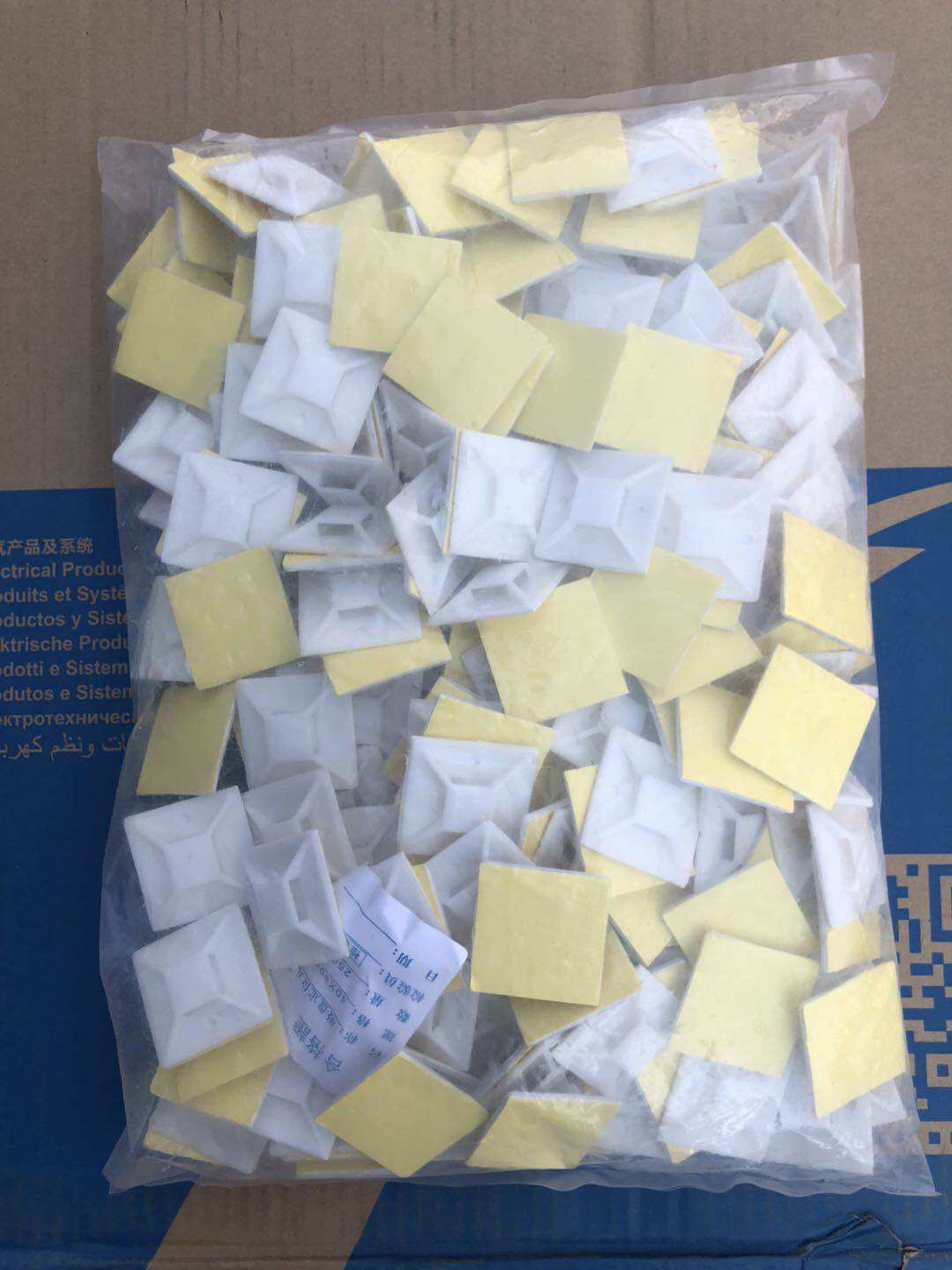 自粘式固定座20*20 30*30 40*40电工配电箱吸盘塑料定位片包邮25,淘宝优惠券,粉丝福利购,淘宝优惠卷