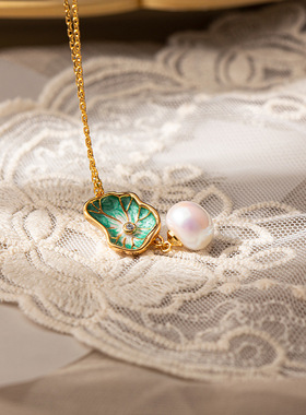 新中式国风绿色荷叶项链女款2024新款珐琅马贝珍珠吊坠毛衣链配饰