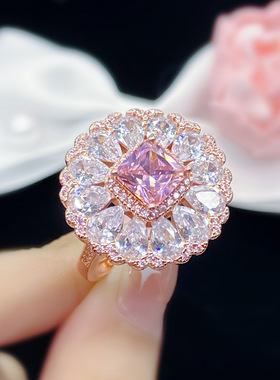 欧美钻戒少女学生简约甜美粉色方形锆石水滴形镶满钻镀金分色戒指