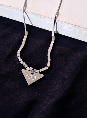 ins三角形小方块拼接字母项链钛钢百搭嘻冷淡风锁骨链时尚毛衣链