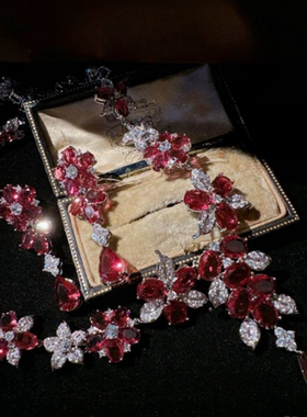 旖旎鸽血红宝石项链苏富比镀18K金贵妃红复古繁花锆石耳环百搭
