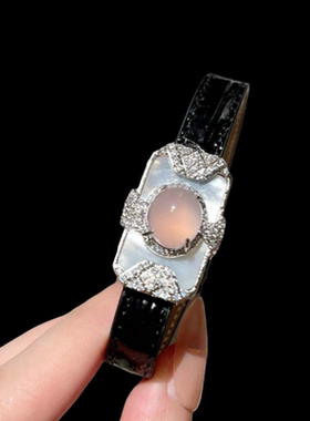 马达加斯加天然粉玉髓太阳花项链 水灵水灵 公主笑白玉髓贝母手镯