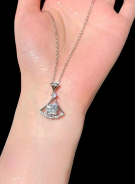 闪花了眼 彗星宝石项链 人鱼泪 镀18K金 扇形大克拉锆石项链 叠戴