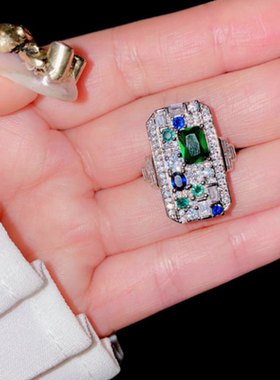 璀璨发光孔雀绿宝石戒指 镀18K金花朵祖母绿锆石满钻戒指羽毛耳坠