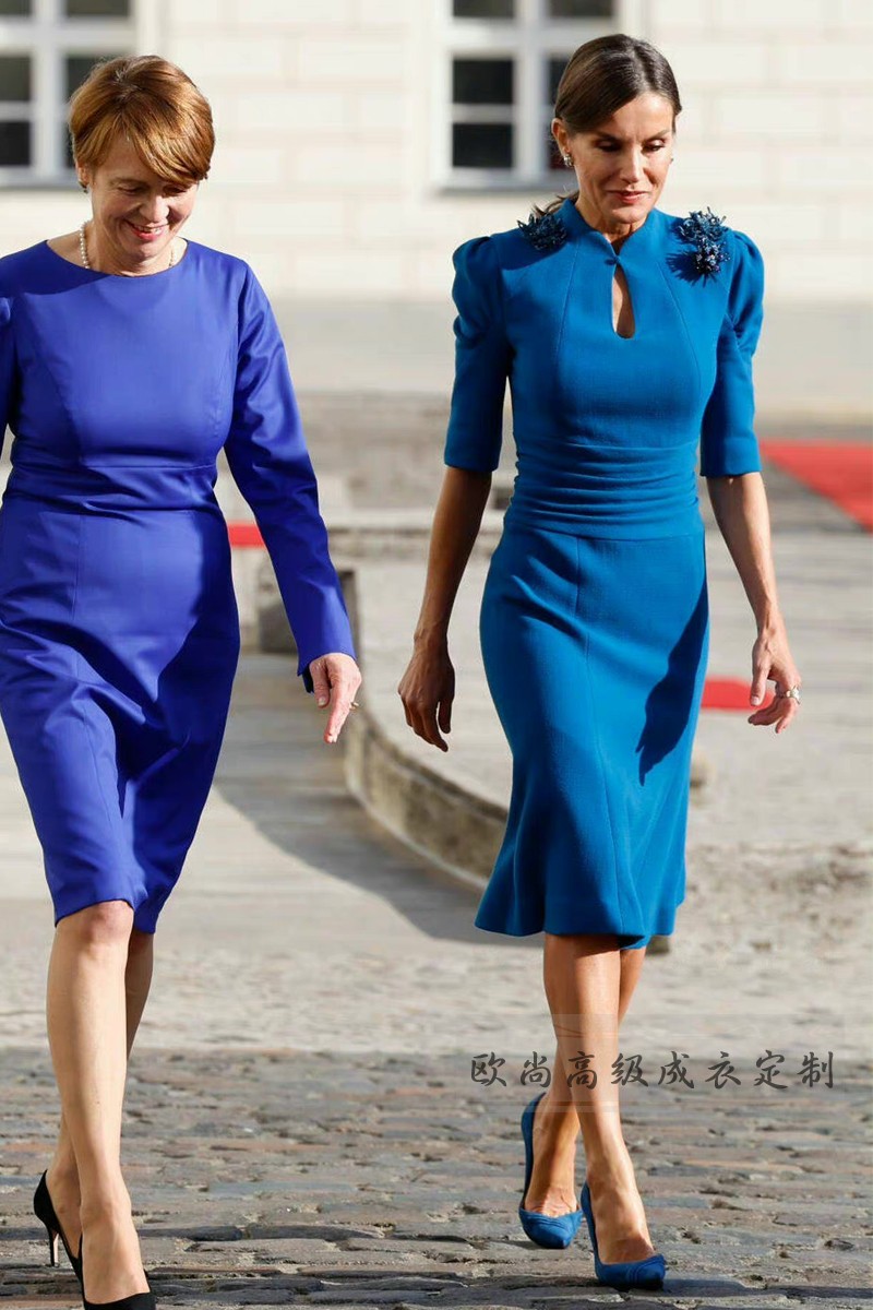 高级定制西班牙王妃同款蓝色立领褶皱连衣裙女鱼尾裙过膝优雅时尚 - 图2