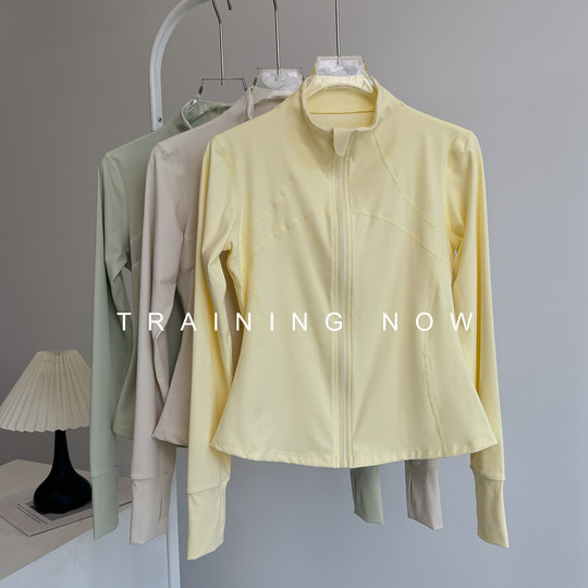 Женские быстросохнущие топы для занятий йогой для осенних и зимних беговых тренировок.