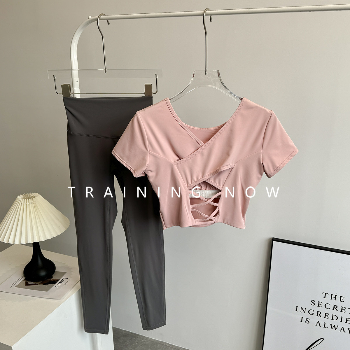 夏季晨跑服套装女时尚新款带胸垫瑜伽紧身短袖速干健身训练运动衣 - 图3