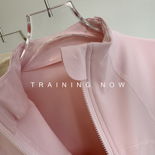 Женские быстросохнущие топы для занятий йогой для осенних и зимних беговых тренировок.