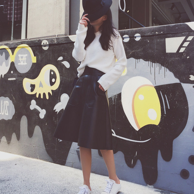 Korean women's versatile zippered leather skirt