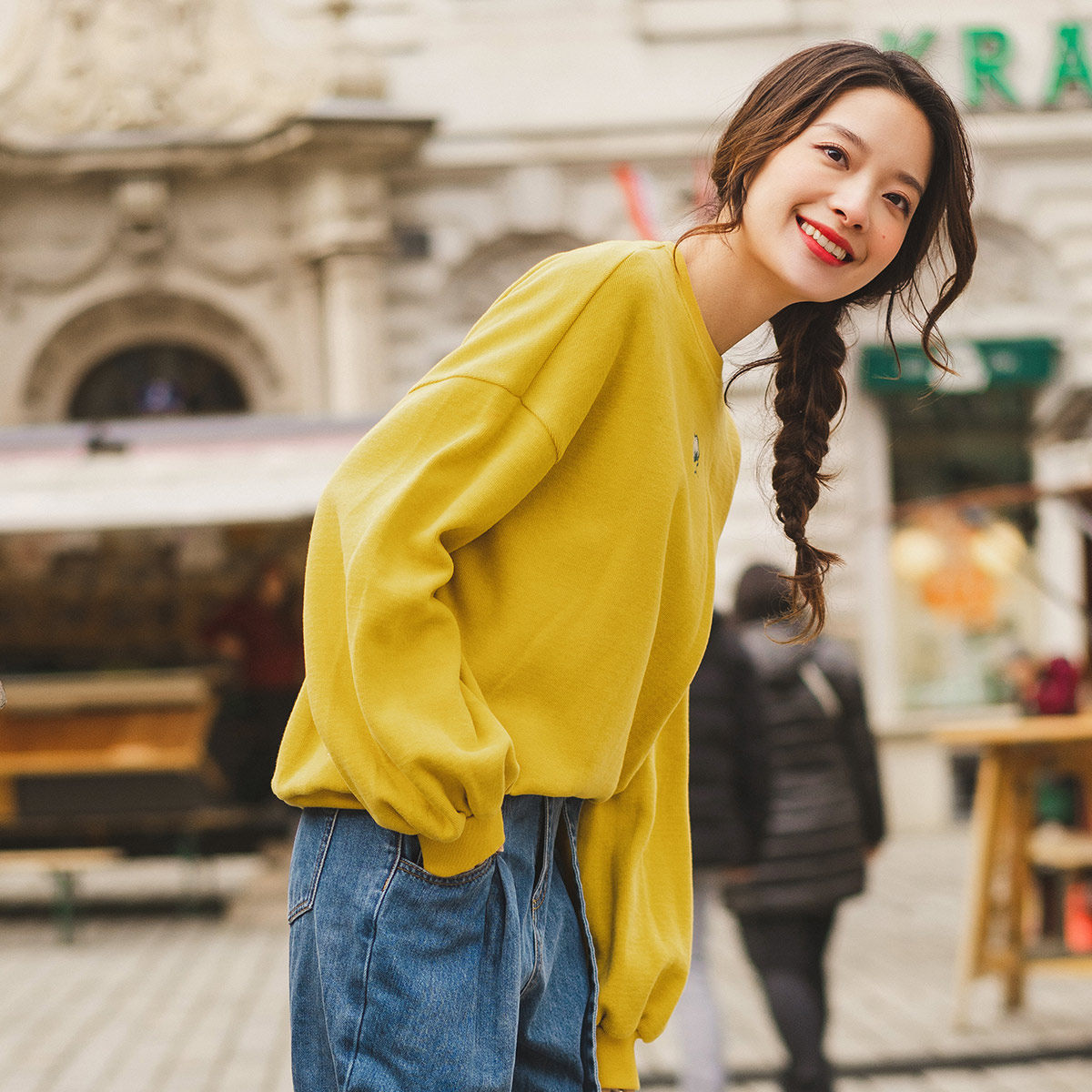  茵曼翰飞卫衣/绒衫