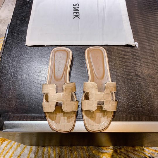 Flache sandalen aus echtem leder für damen-sommeroberbekleidung 2025 neue high-end-strand-flip-flops am meer französische kleine sandalen