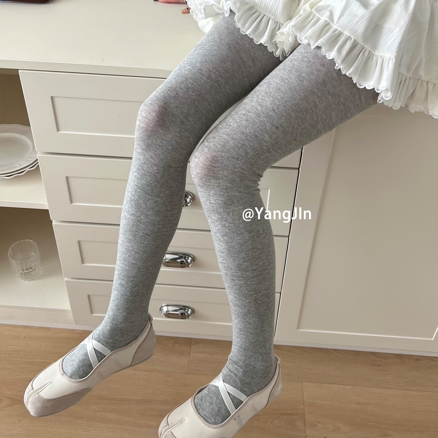 秋季平板纯色红色分趾袜连裤袜竖条纹显瘦简约miu风二趾袜打底裤,淘宝优惠券,粉丝福利购,淘宝优惠卷