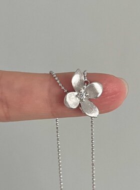 银色拉丝花朵项链女精致百搭颈链