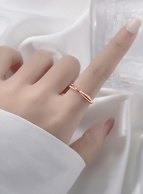 925银气质排钻线条戒指女小众设计小巧简约交叉清新手指环可调节