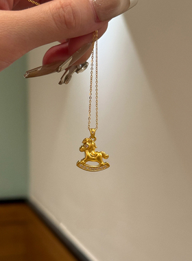 金色摇摇木马项链气质百搭长款