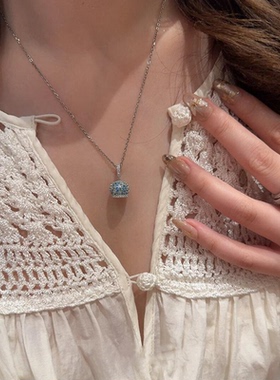 清冷感爆闪蓝色双面铃铛项链