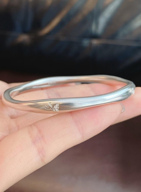 不规则银色小桃花手镯女2026新款