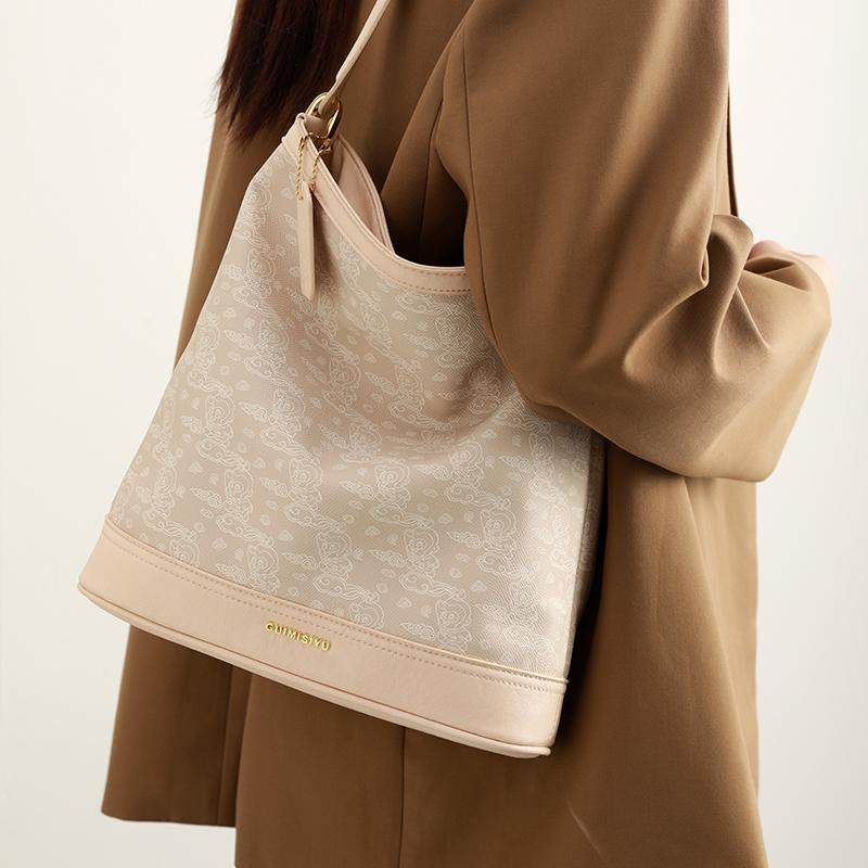 GUIMISIYU原创水桶包2025新款小众高级感红色婚礼百搭单肩手提包,淘宝优惠券,粉丝福利购,淘宝优惠卷