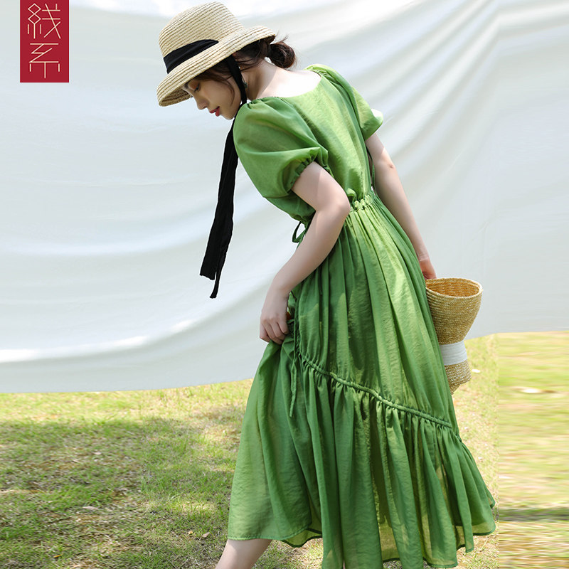 绿色2022新款独特设计感法式连衣裙 线系服饰连衣裙