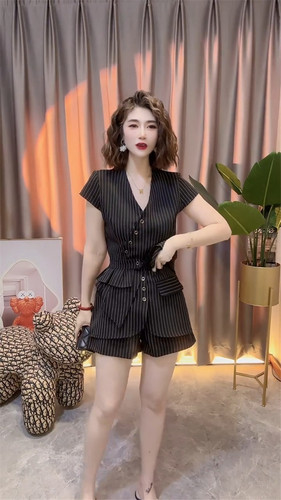 通勤时尚套装女夏季新款气质设计感腰封短袖小西装短裤条纹两件套 - 图0