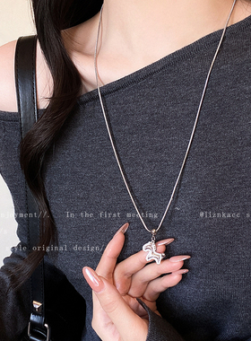 韩系小马吊坠长款项链女款轻奢高级感气质卫衣链毛衣链本命年配饰