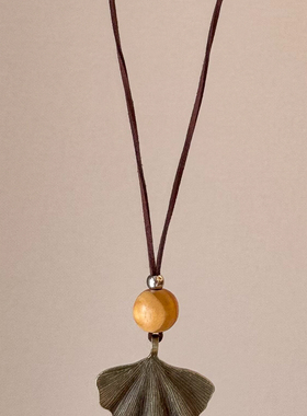 【一叶知秋】复古做旧木珠银杏叶吊坠项链长款棕编绳百搭毛衣链