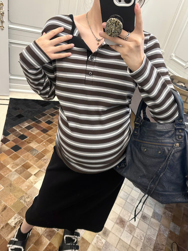 LeoMami孕妇装秋款条纹针织打底衫半开门襟纯欲风内搭T恤显瘦上衣 - 图1