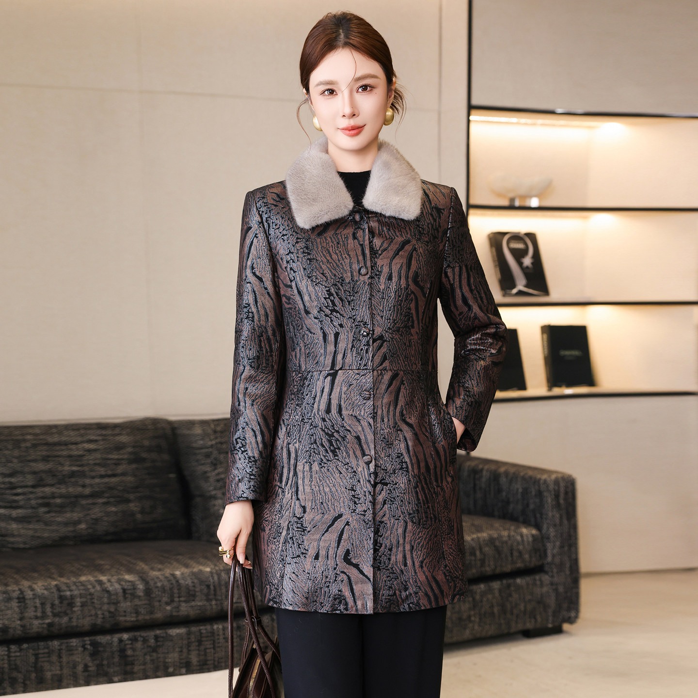 海宁真皮羽绒服皮衣女中长款新款冬印花修身中老年高端绵羊皮外套,淘宝优惠券,粉丝福利购,淘宝优惠卷