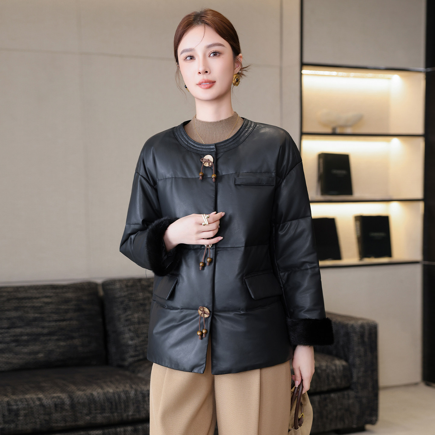 高端海宁中式国风真皮羽绒服皮衣女短款圆领宽松绵羊皮外套冬新款,淘宝优惠券,粉丝福利购,淘宝优惠卷