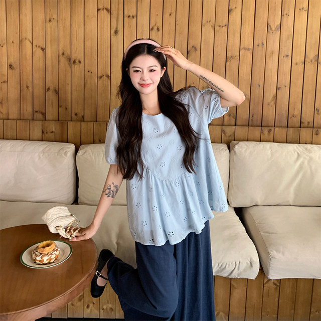 Xiaojijia plus size ເຄື່ອງ​ນຸ່ງ​ຫົ່ມ​ຂອງ​ແມ່​ຍິງ​ການ​ຫຼຸດ​ຜ່ອນ​ອາ​ຍຸ​ການ​ຫຼຸດ​ຜ່ອນ​ການ​ສີ​ຂາວ​ຮູ​ຄໍ​ມົນ​ເສື້ອ summer ໄຂ​ມັນ​ມມ​ແບບ​ເກົາ​ຫຼີ​ວ່າງ slim ເສື້ອ​ເຊີດ​ສໍາ​ລັບ​ແມ່​ຍິງ