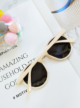 韩版潮复古少女白色框INS街拍