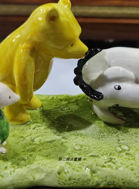 英国产Royal Doulton小熊维尼收藏集瓷偶带实木底座限量发行中古