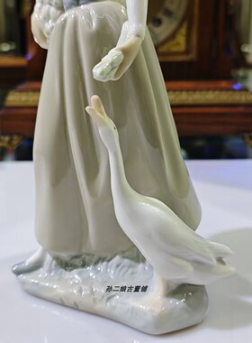 西班牙原产Nao By Lladro雅致瓷偶女孩和天鹅家居装饰摆件1977年