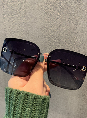 韩版大框方形简约黑色偏光墨镜女显瘦街拍时尚字母太阳镜百搭眼镜