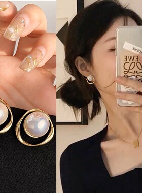 时尚高级感珍珠耳环法式小众复古轻奢耳钉女简约百搭珍珠耳饰批发