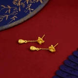 Золотые серьги в виде цветка для друга