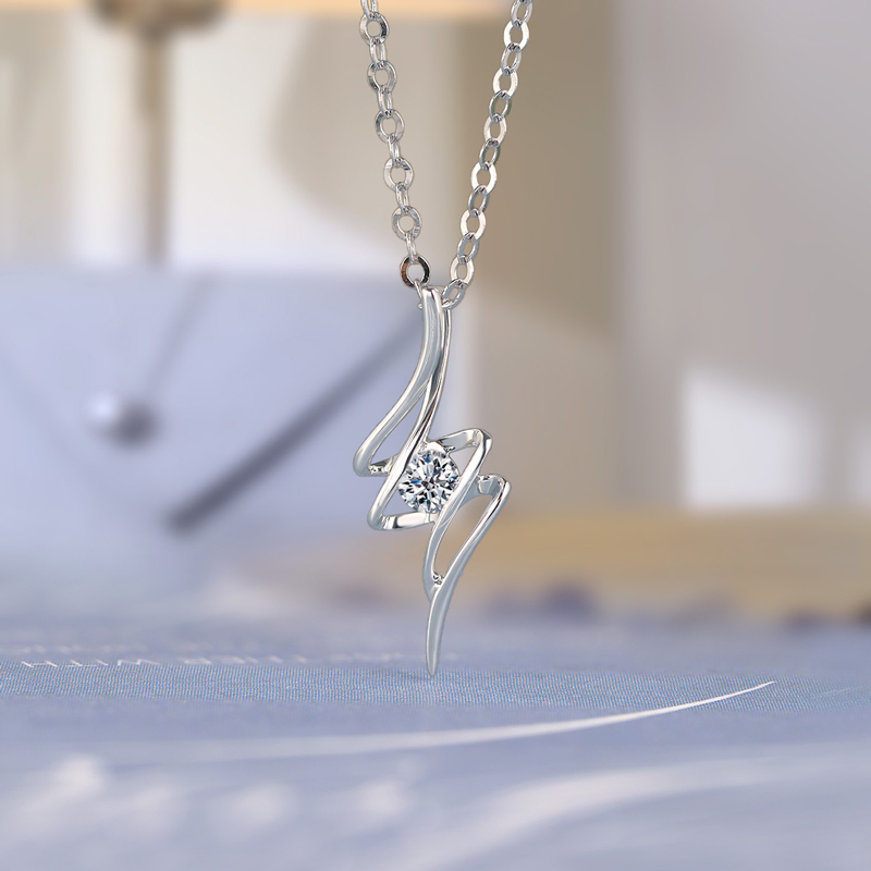 周六福送女生18k金钻石女z挂坠 周六福颈饰