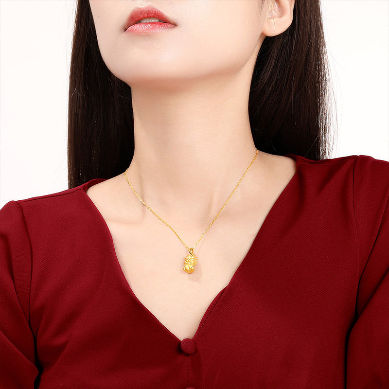 周六福黄金女足金定价福禄金龙挂坠 周六福颈饰