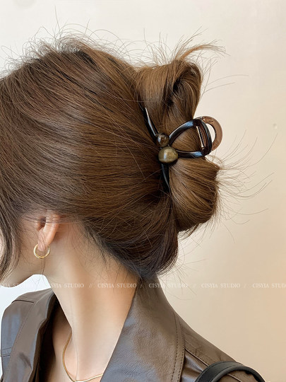 Internet celebrity's popular grab-clip for women with high-end feel