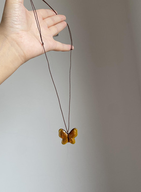 秋冬美拉德复古编绳琥珀蝴蝶项链