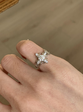 高级感Vintage银十字鸢尾戒指