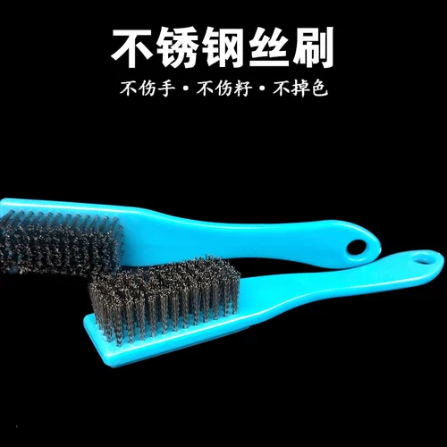 Зашифрованная ржавчатка, снятая на ореховом орехе, стальная проволочная щетка