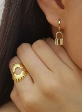 欧美时尚小巧小众设计百搭小雏菊太阳花戒指女钛钢食指指环中指