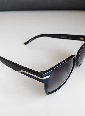 百搭时尚风防强光出游太阳眼镜