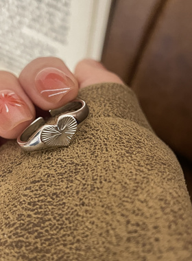 乔治姐姐/简约冷淡风爱心戒指环小众心形光面素戒时尚通勤开口戒