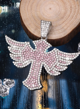 新款嘻哈双色粉钻翅膀十字架吊坠